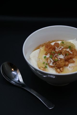 Tofu fresco salato con olio di sesamo