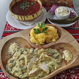 Meniul zilei 3 Bors de fasole + Ciulama de pui