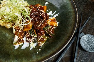 ЯЛОВИЧИНА WOK З МОНГОЛЬСЬКИМ СОУСОМ (370г)