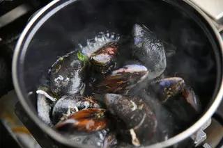 Mejillones Al Vino Blanco