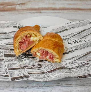 Cachito de jamón y queso