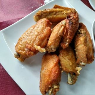 Alitas de pollo frito (6 uds.)