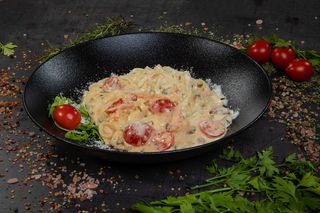 Tagliatelle sa dimljenim lososom