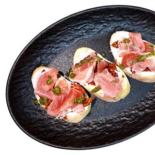 Брускета Парма & Песто