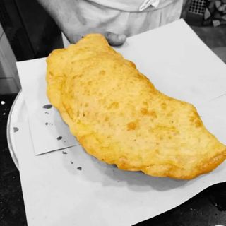 Calzone fritto salame