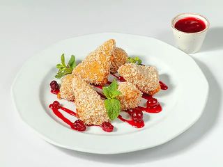 Моцарелла фрі за журавлиним конфі