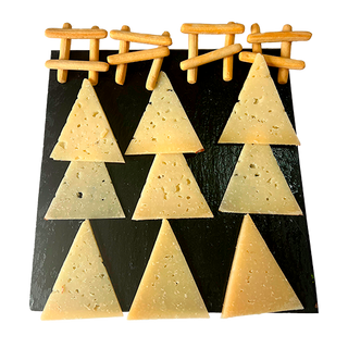 Ración De Pizarra De Queso Curado