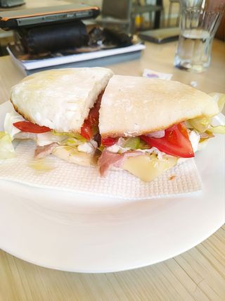 Mollete De Beicon Y Queso