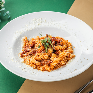 Паста з яловичиною і вяленими томатами (360 г)