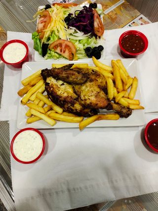 1/2 Pollo A L'Ast Con Patatas Y Ensalada Especial