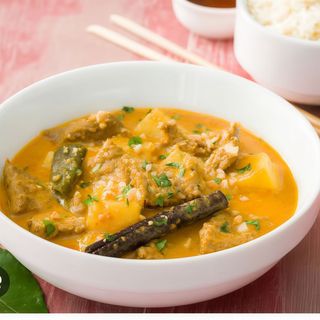 62-Ternera Con Verduras En Leche De Coco Al Curry Amarillo Thai