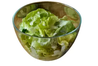 Salată verde cu dressing de lămâie