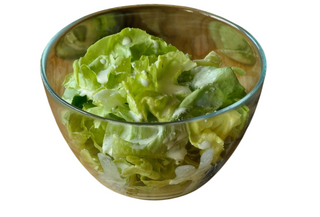 Salată verde cu dressing de lămâie