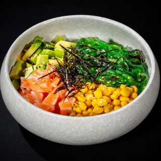 13. Poké di salmone