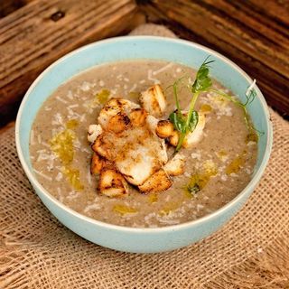 Supă cremă de ciuperci cu trufe și parmezan