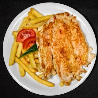 Piept pui gratar cu cartofi prajiti