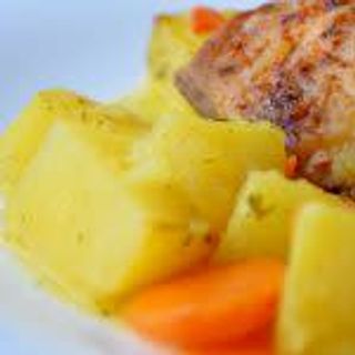 Пилешки късчета от филе с картофи (350г)