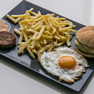 Hamburguesas, Huevos Y Patatas