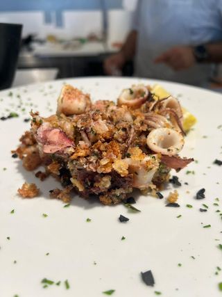 Anelli e Ciuffi di Calamari Gratinati con Glassa Balsamica