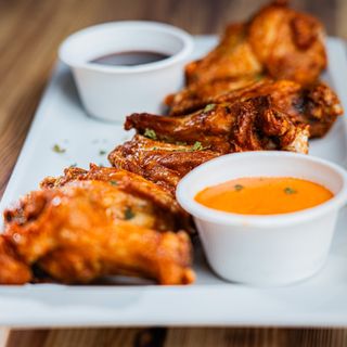 Buffalo wings / Alitas Búfalo (8 Uds.)