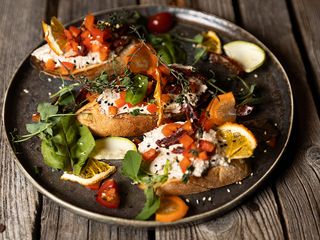 Брускети з тунцем та оливками (0.220g)