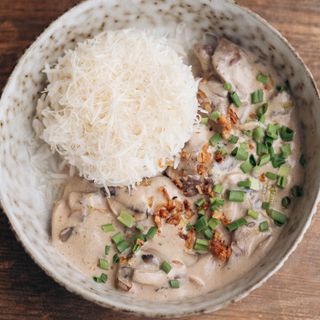 Бефстроганов з телятини з  рисом