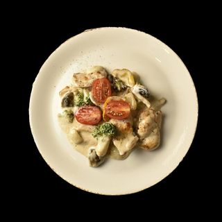 Фрикасе из куриной грудки с томлёнными овощами