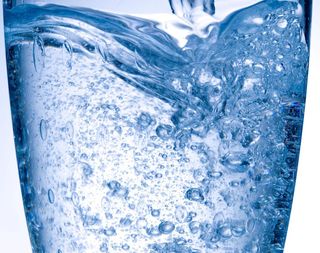 вода минеральная газом