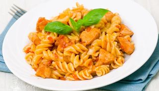 Paste cu piept de pui