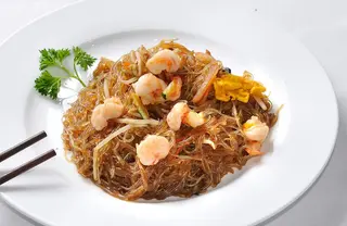 Spaghetti di soia con frutti mare