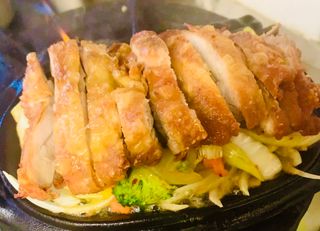 Udko z kurczaka na gorącym półmisku