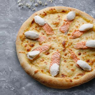 Қызыл балық және сүзбе ірімшігі қосылған пицца/ПИЦЦА с сёмгой и творожным сыром КРУГЛАЯ