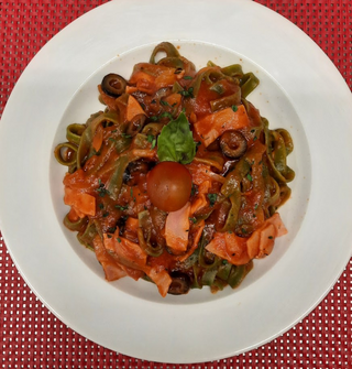 Tagliatelle Verde Alla Puttanesca