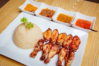 Grilled Chicken Wings avec Attiéké
