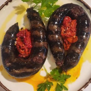 Morcilla De Burgos A La Brasa Con Pimientos Asados Caseros