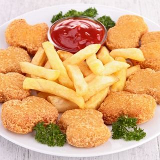 Bocconcini di pollo con patate fritte