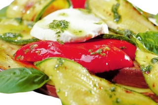 Pečeno povrće sa maslinovim uljem i mozzarellom