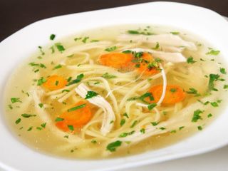 Zeamă cu pui de casă