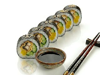 Futomaki z węgorzem w tempurze 6 szt (190g)