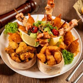 Platou cald cu fructe de mare