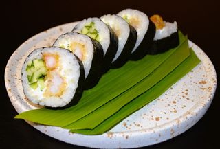 Futomaki z krewetką w tempurze