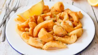 Pescado Frito Con Chocos (¼ Kg.)