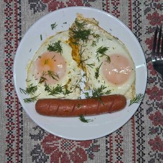 Яєчня з сосиською