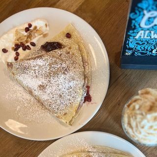 Naleśniki z masłem orzechowym