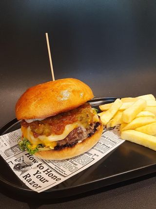 Hamburguesa 2023 Con patatas(2 Mejor hamburguesa Gourmet Valladolid 2023)