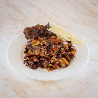 T10 - Teletina sa bambusom i kineskim pečurkama