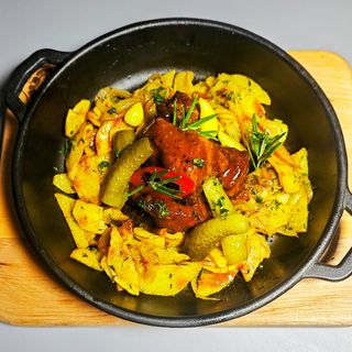 Грудинка з смаженою картоплею