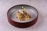 Спагетти с курицей, грибами и страчателлой 