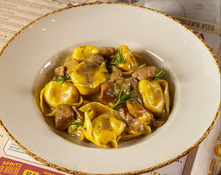 Cappelletti con salsa ai porcini