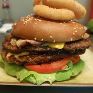 Dublu Cheeseburger